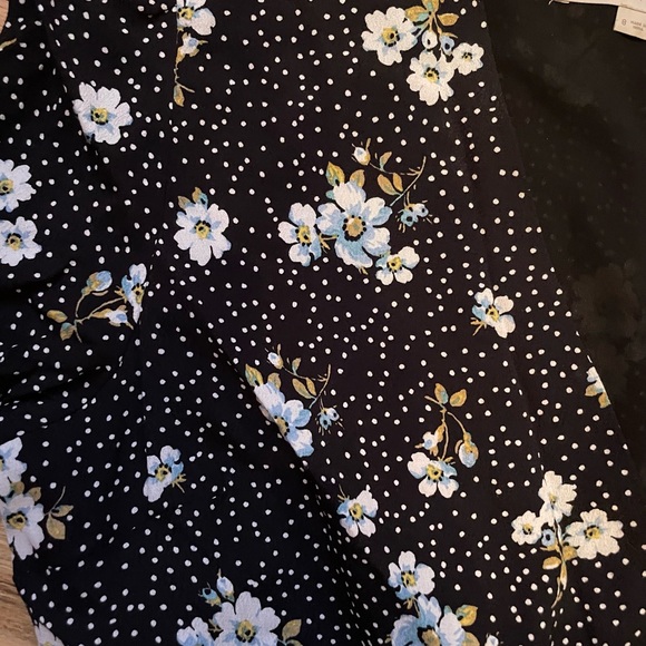 Ann Taylor Loft floral wrap around tie dress size 8- EUC - Picture 3 of 3